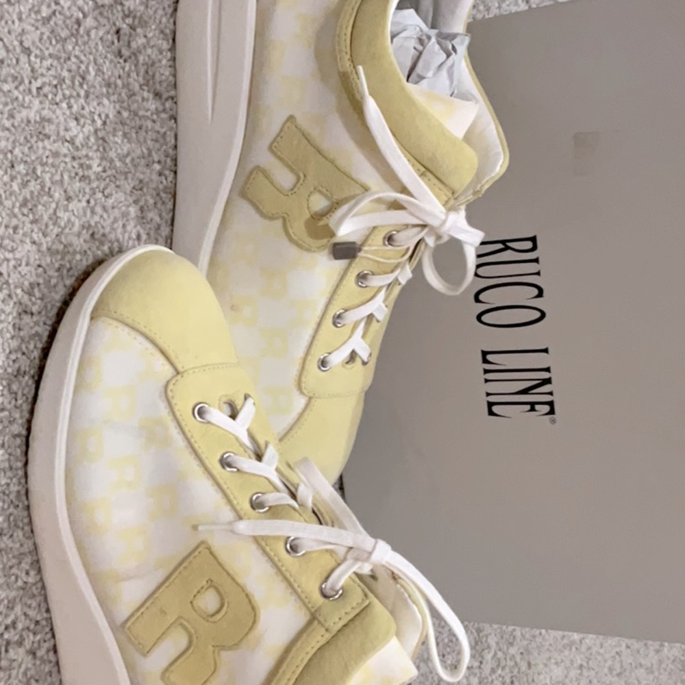 Ruco line wedge tennis shoes